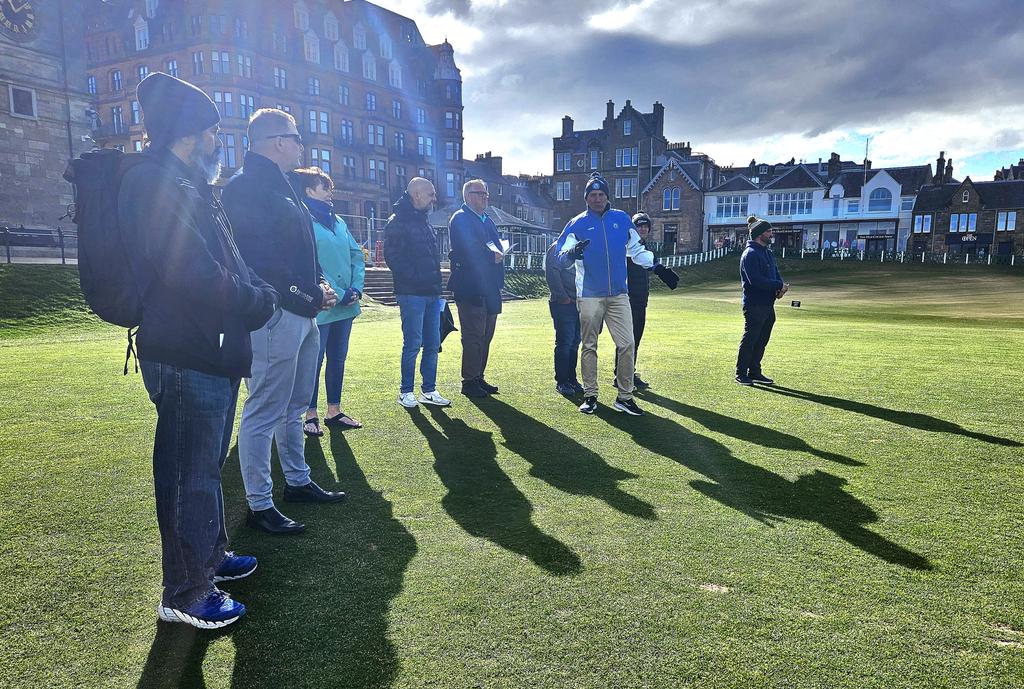 @CaddieSchoolVet @TheHomeofGolf @davidscottPGA @OnCourseCharity @OCFUSA @Blesma @wwp @GarySinise @GarySiniseFound A great morning out on the iconic Old Course.