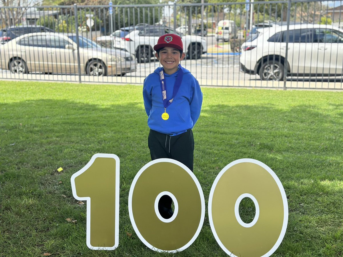 CONGRATULATIONS to these dedicated students who reached 1️⃣0️⃣0️⃣ miles!  👏🏻🏃🏻‍♂️💯💙🏅
<a href="/WestCovinaUSD/">West Covina USD</a> <a href="/100MileClub/">100 Mile Club®</a>