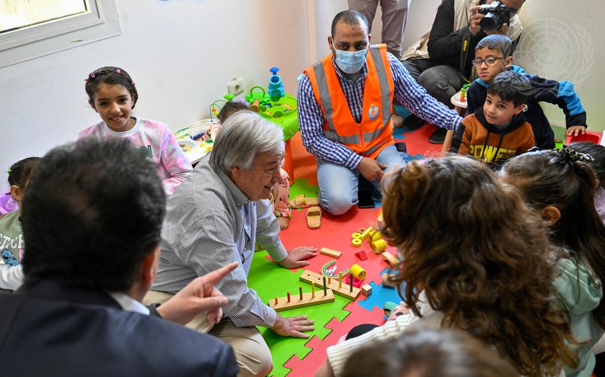 Secretary-General @antonioguterres meets with Palestinian civilians from Gaza and their families at the General Hospital in El Arish, Egypt, speaking with children who had been injured during the ongoing conflict in #Gaza. UN Photo/Mark Garten