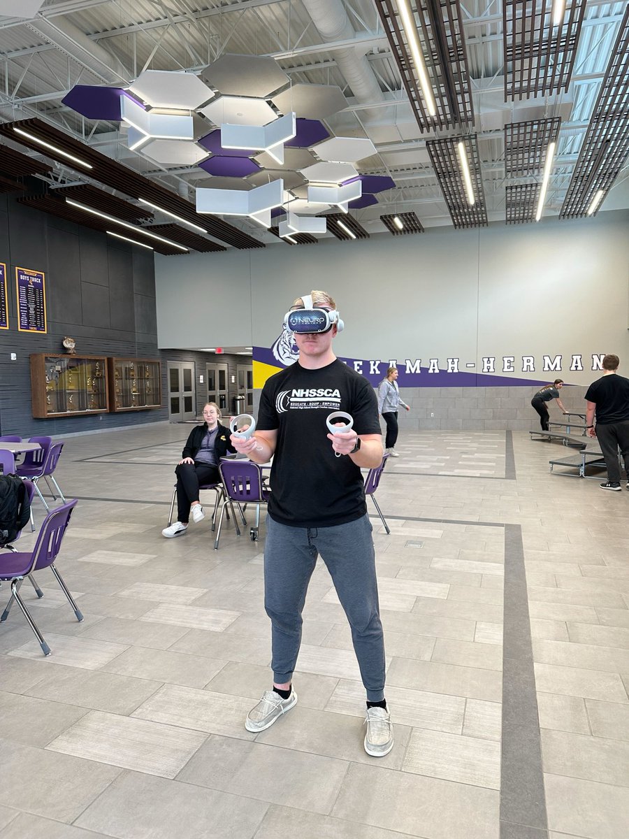NeuroTrainerInc's tweet photo. Getting athletes and coaches into VR at @THTigers2 #vr #cognitivetraining #neurotrainer https://t.co/fBvzkEV4jM