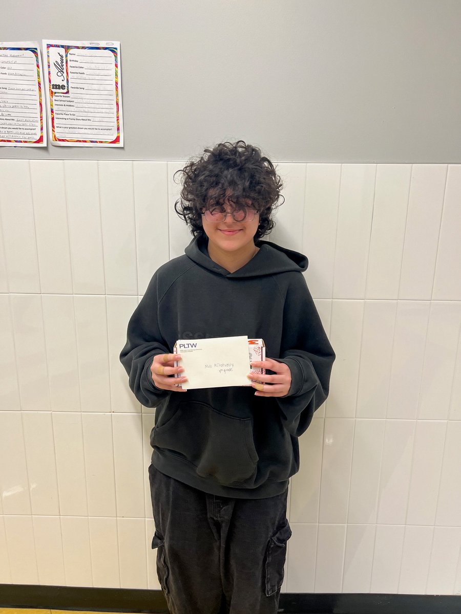 My <a href="/RogersMiddleSch/">Rogers Middle School</a> Ss were estatic to receive their gift from <a href="/PLTWorg/">Project Lead The Way</a> . Thank you <a href="/AshleyDBenne/">Ashley Benne</a> for this opportunity to speak at #sparkingcuriosity