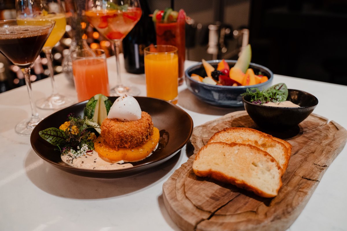 Eat, drink and create lasting memories this Easter Sunday at Resorts World Las Vegas. 🐣 Whether you're craving brunch delights, a lavish dinner, or anything in between, we're here to make it unforgettable! 🍽️ Make your reservations here: rwlasvegas.com/dining/?sf1872…