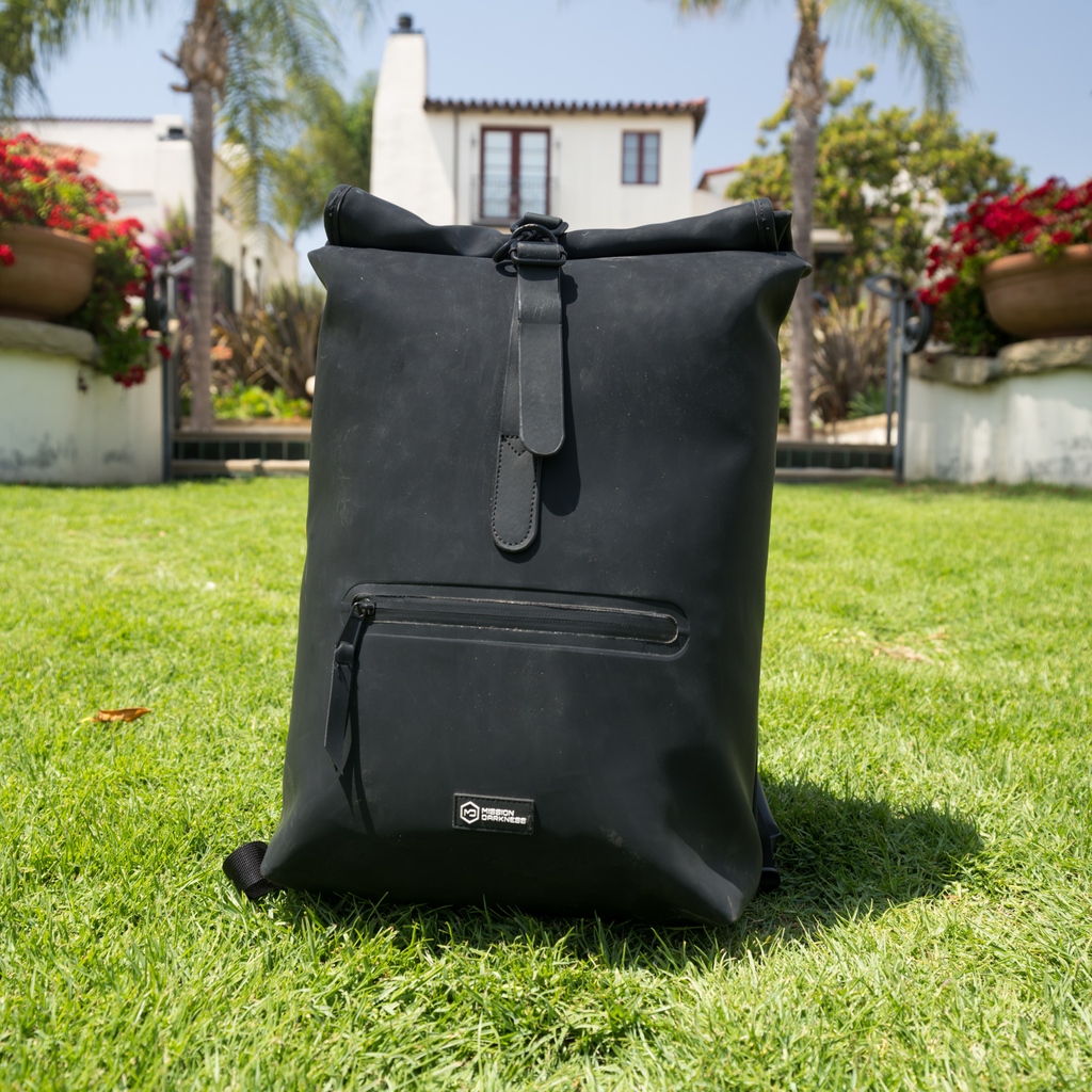 MissionDarkness's tweet image. Blending military-grade shielding &amp;amp; urban style, the FreeRoam Faraday Backpack keeps your tech safe from digital threats &amp;amp; EMF. Perfect for daily commutes or travels. Your ultimate privacy protector. #MissionDarkness #CyberSecurity #EMPProtection