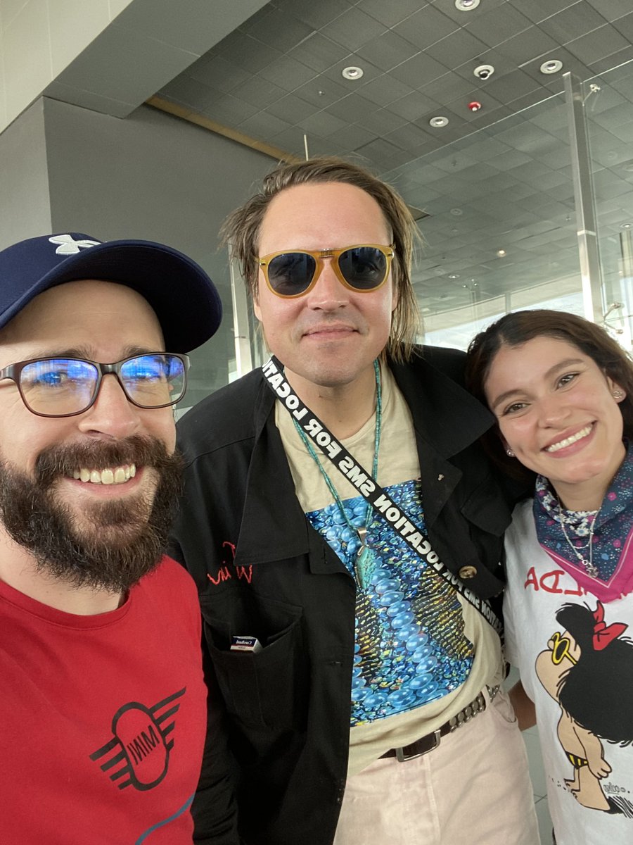 nicorrod's tweet photo. Un día los ves en Estéreo Picnic y al otro te los encuentras en el aeropuerto..
@arcadefire
#WinButler https://t.co/9bLnq72PgL
