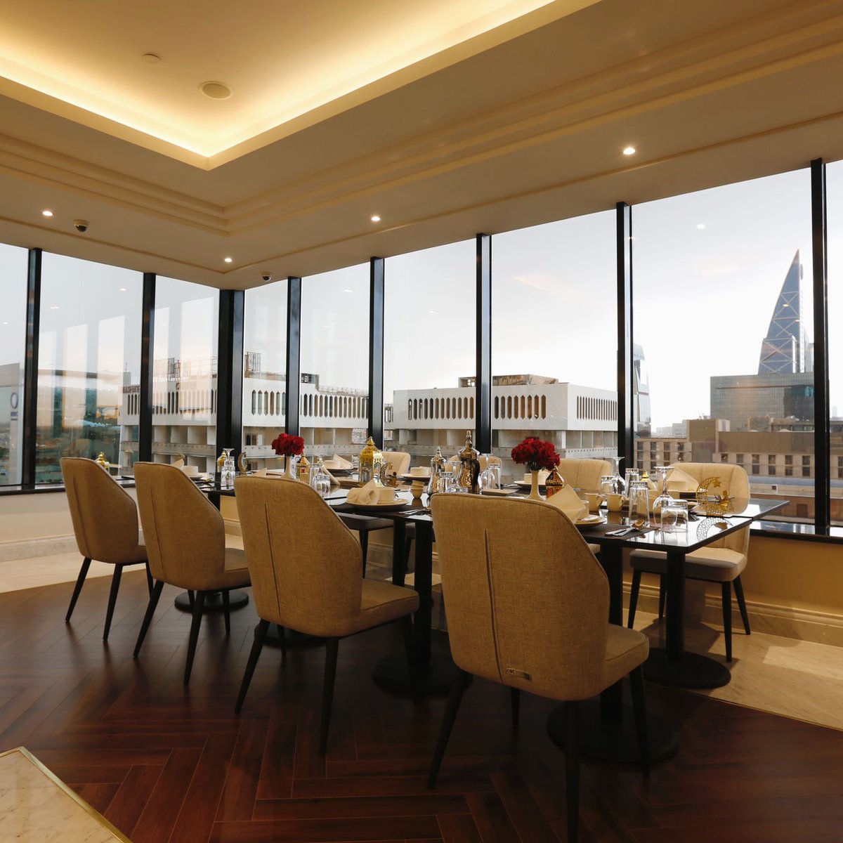 انغمس في النكهات الرائعة في مطعم فندق ترى، حيث يعتبر كل طبق تحفة فنية. انضم إلينا للاحتفال بشهر رمضان مع قوائم طعام خاصة مصممة للارتقاء بتجربة تناول الطعام الخاصة بك إلى آفاق جديدة.

#Turahotel #LuxuryStay #saudihotel #ramadaniftar #ramadanoffer #ramadankareem