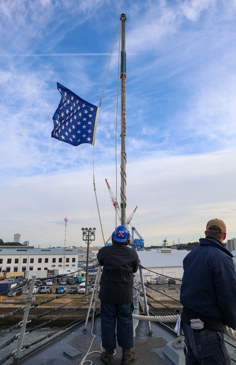 #MaritimeMonday 🌊 🛳️ ⚓ The Arleigh Burke-class guided-missile destroyer USS John Finn (DDG 113) returns to Yokosuka, Japan, March 11. 📷: MC2 Justin Stack