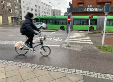 altafieldnotes's tweet photo. As part of our 5-year travel benefit, Kate Whitfield, recently embarked on a special family trip to Sweden. From engaging in sports to immersing herself in connected communities, join Kate as she explores Sweden's transportation landscape. #AltaFieldNotes

https://t.co/yd166DCqzV https://t.co/GLb1M2KV1V