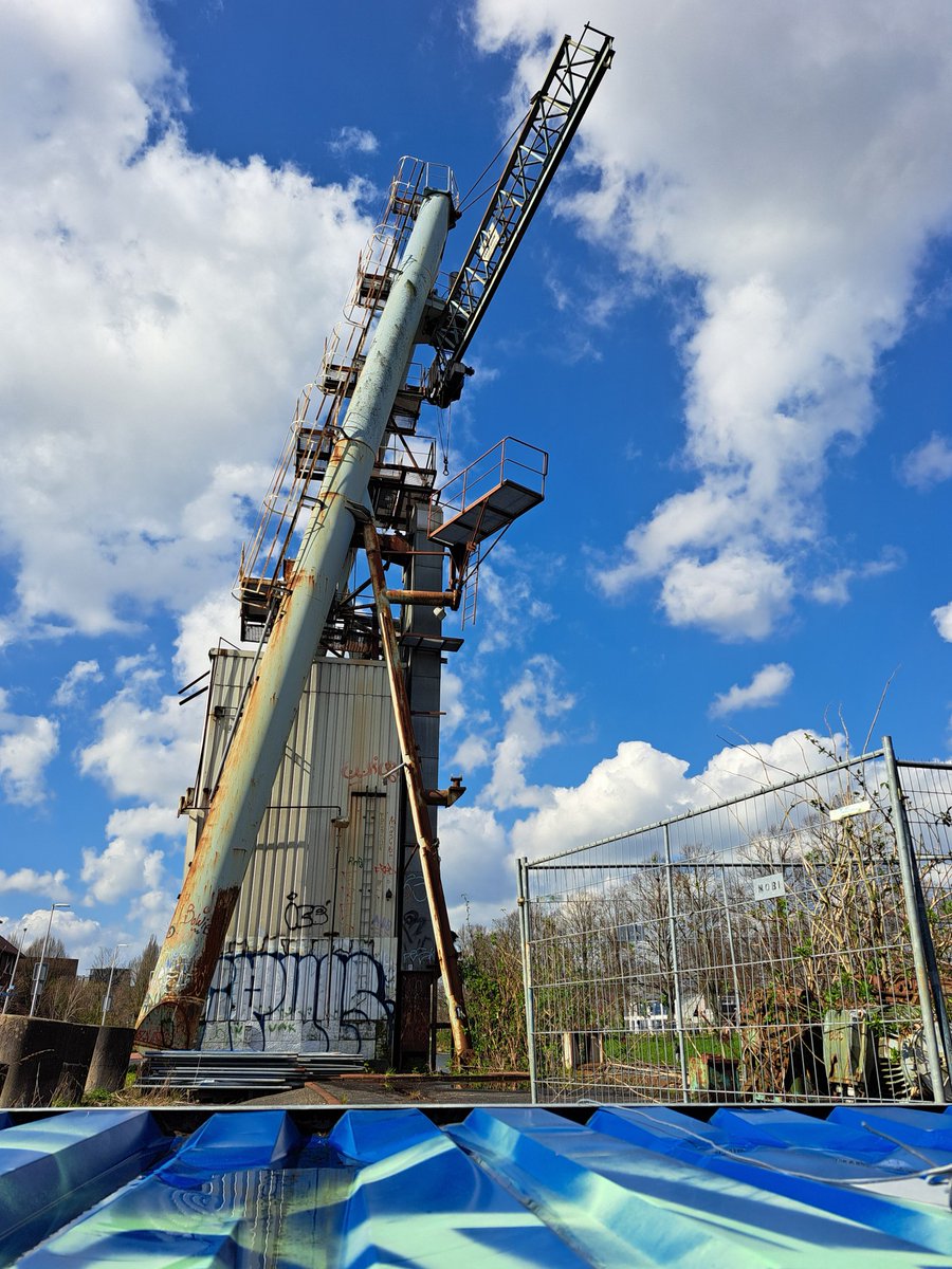 RusscherA's tweet photo. De elevator is weer 'onthekt'. Dus we kunnen weer wat andere plaatjes schieten. #utrechtwest #Cereolfabriek #ooginal https://t.co/7anFyZTchs