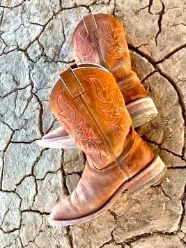 Looking for an online boot slave.  Boots provided.  DM for qualifications.