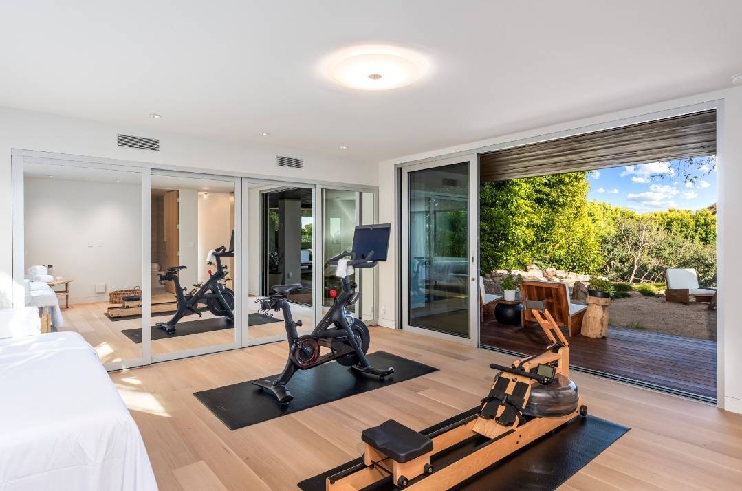 Is there anything better than these views from a home gym? 

#realestate #luxuryrealestate #realtor #gorgeous #stunning #luxury #luxuryhome #designporn #milliondollarlisting