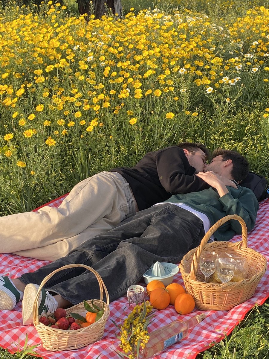 blue angulo (hunger games era) tweet media