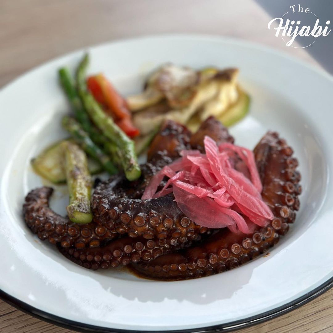 Delicious Grill #Octopus Would you eat octopus 🐙?

📍#Tulum, #Mexico 🇲🇽
@hiltontulum 

#rivieramaya #luxury #luxurytravel #muslimah #muslimahblogger #muslimahtraveller #travelblogger #traveltips #livingbeautifully #hijabiblogger #travelbucketlist #hilton #hiltonhotel