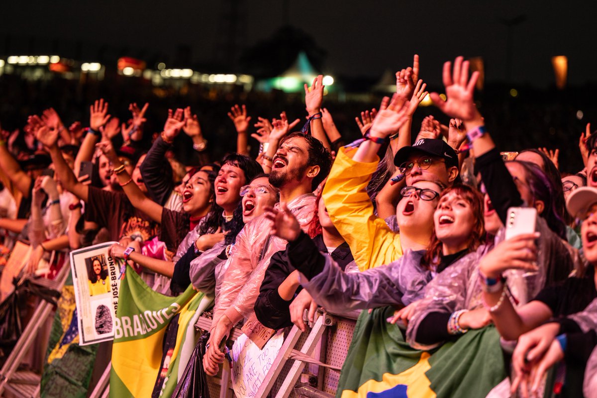 Thank you to everyone who came to that @LollapaloozaBr set in Sao Paolo, you made my first show in Brazil totally unforgettable. I can’t wait to come back some day. Thanks for the incredible welcome 🇧🇷 🖤 📸 @ruthlessimagery