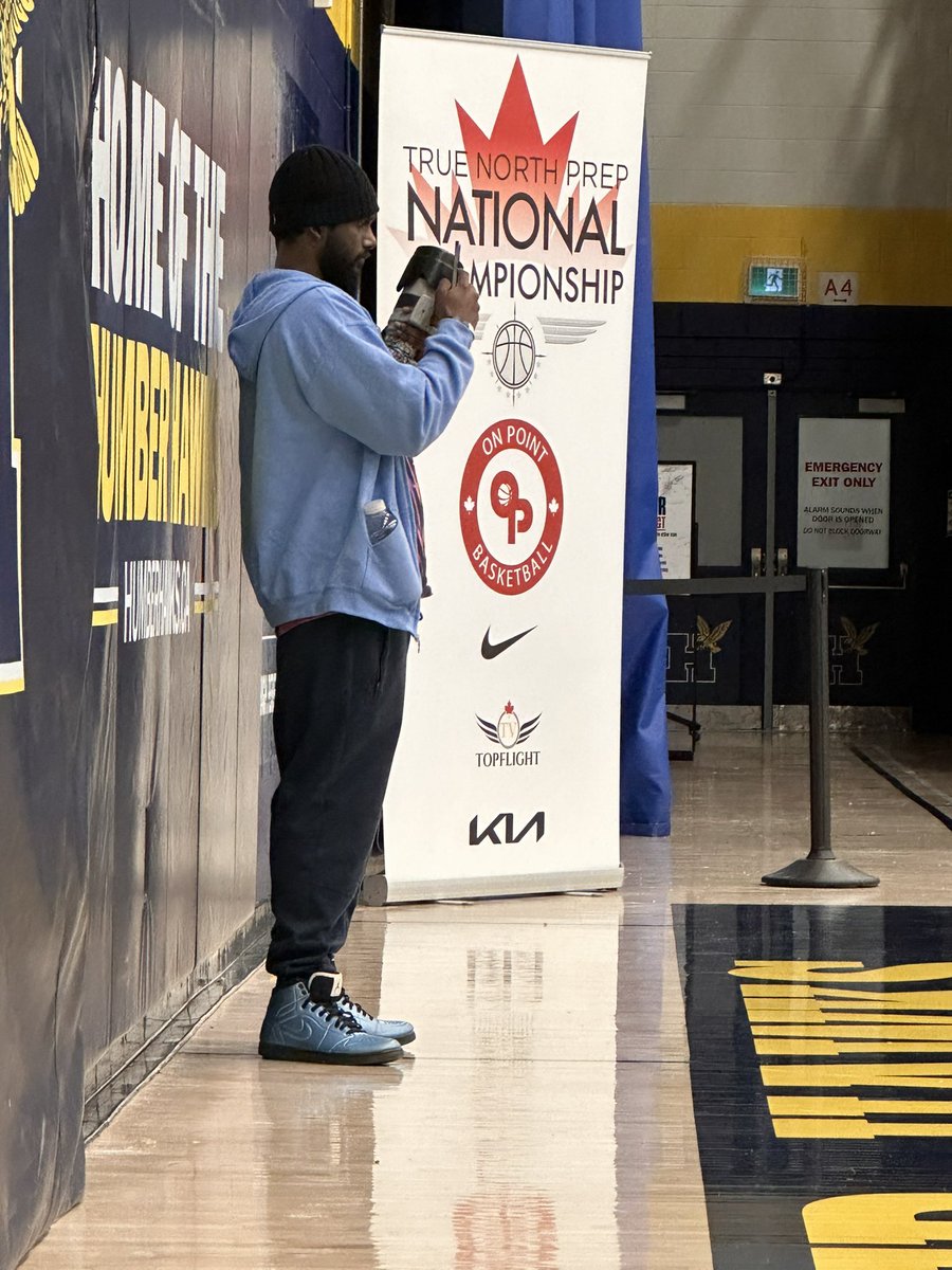 The Maple Minute (@tmmrecruiting) on Twitter photo One of the best creators in the business is here and dialled in — <a href="/ARThePlaymaker/">Uηclє ∂яєω</a>
<a href="/themapleminute/">Josh Millican</a> 🍁⏰ One of the best creators in the business is here and dialled in — <a href="/ARThePlaymaker/">Uηclє ∂яєω</a>
<a href="/themapleminute/">Josh Millican</a> 🍁⏰
