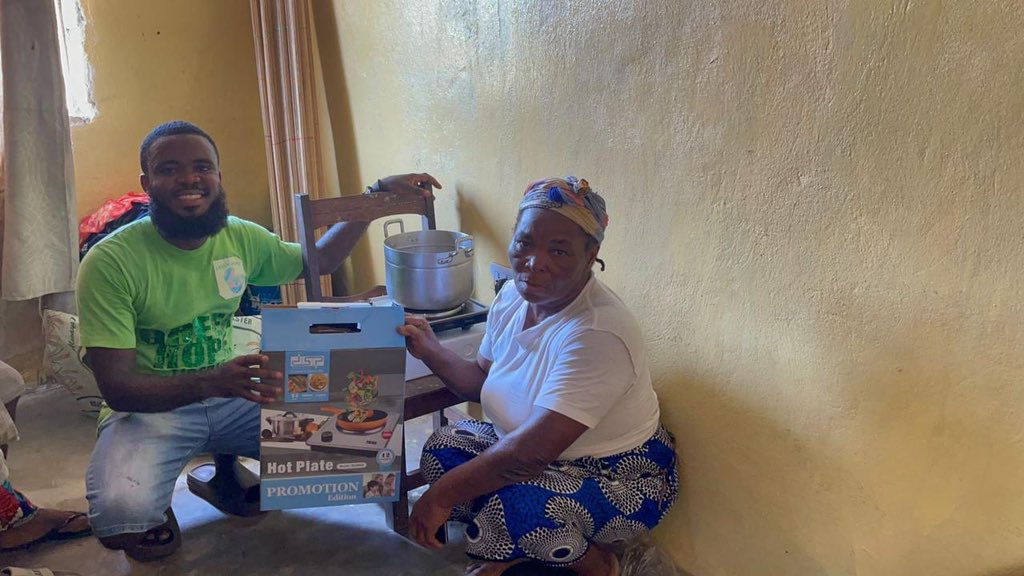 #GreenHope in Liberia!🇱🇷 We distributed electric cookstoves & provided training to the women of a rural community to protect their health & the planet. As the world reflects on #CSW68 outcomes, we’re turning words➡️actions thru our women-centric solutions.👩🏽☀️#WomensHealthMatters