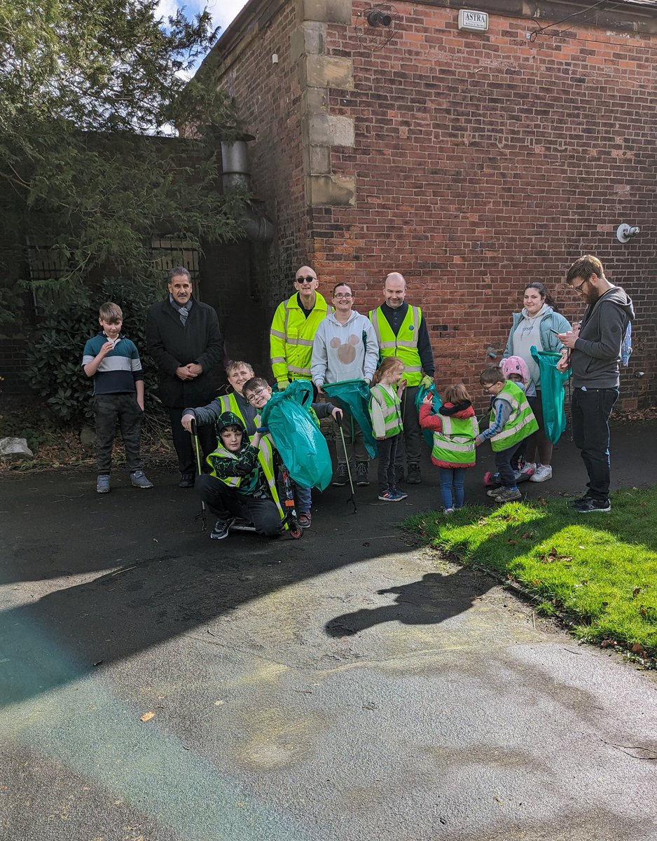 Huge thanks to our local @LabourRochdale Councillors this weekend for their support at our #GBSpringClean the new junior park run & our Volunteer Celebration event especially Councillor Shah Wazir @TriciaAyrton and @AmberUnnisa1
