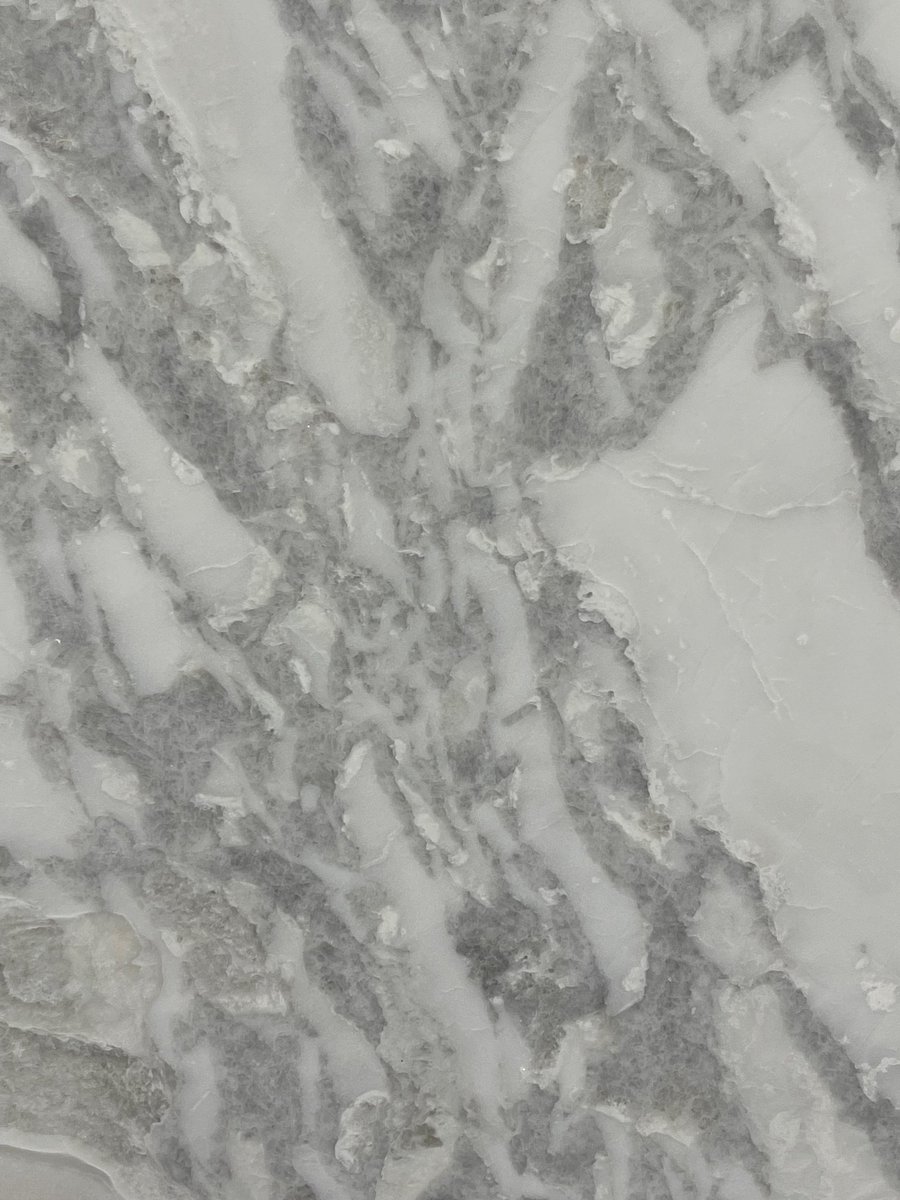 BlackTaurusInc's tweet photo. New Arrival ✨ White Diamond Polished

Now Available to view in our Irvine showroom 🏡

#slab #stone #marble #marblecountertops #design #construction #kitchendesign #bathroomdesign #naturalstone #newmaterials https://t.co/R5MhlVrYXN