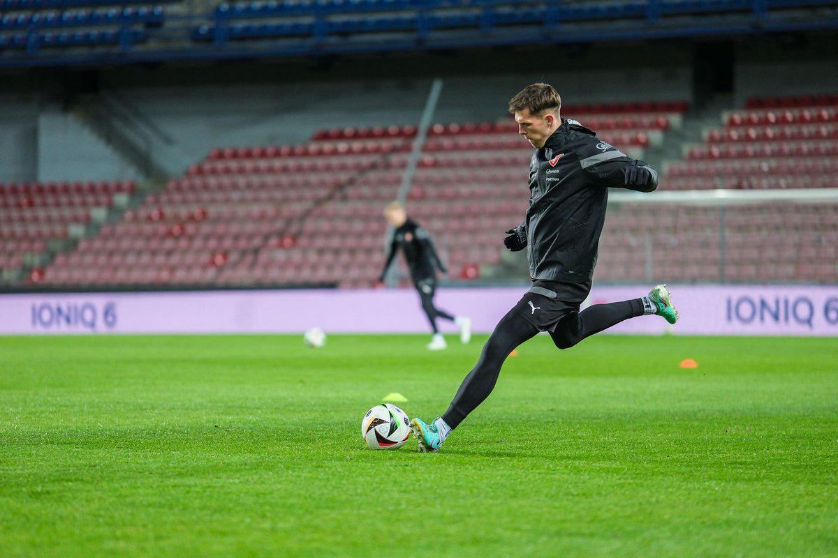 📸 Pre-match training session at Letná 🏟️