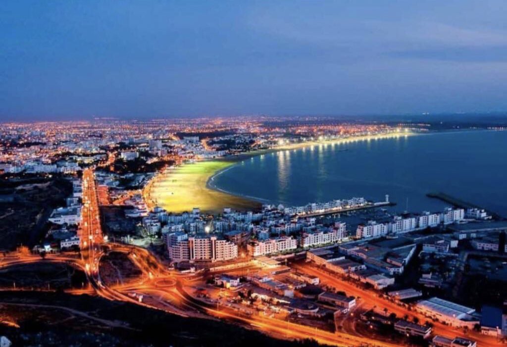 La ville d’Agadir à travers le temps.

1932                                      2022