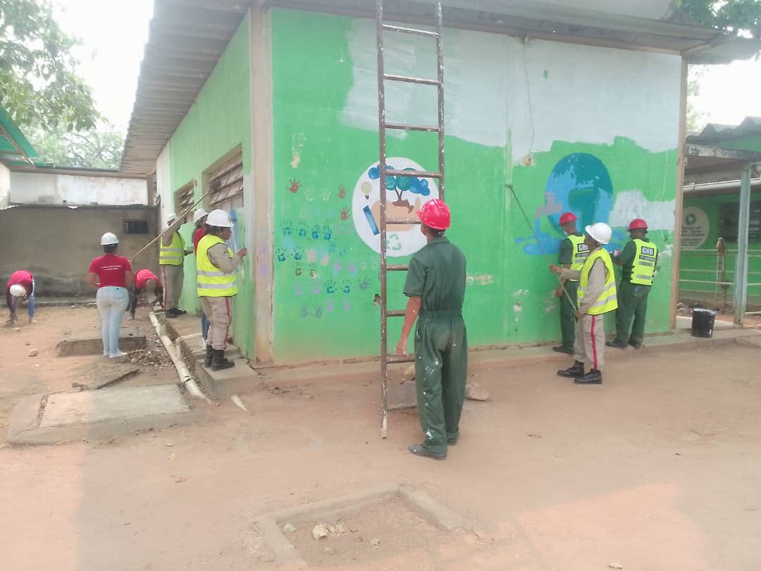 ¡De la mano de las #BRICOMILES seguiremos garantizando espacios dignos para la formación y bienestar de los niños, niñas y jóvenes de la Patria! ¡EN UNIÓN CÍVICO-MILITAR TODO ES POSIBLE!