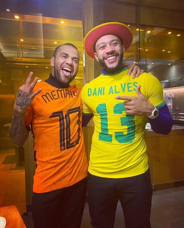 Memphis Depay paid €1 million in bail for Dani Alves, to get him out of prison