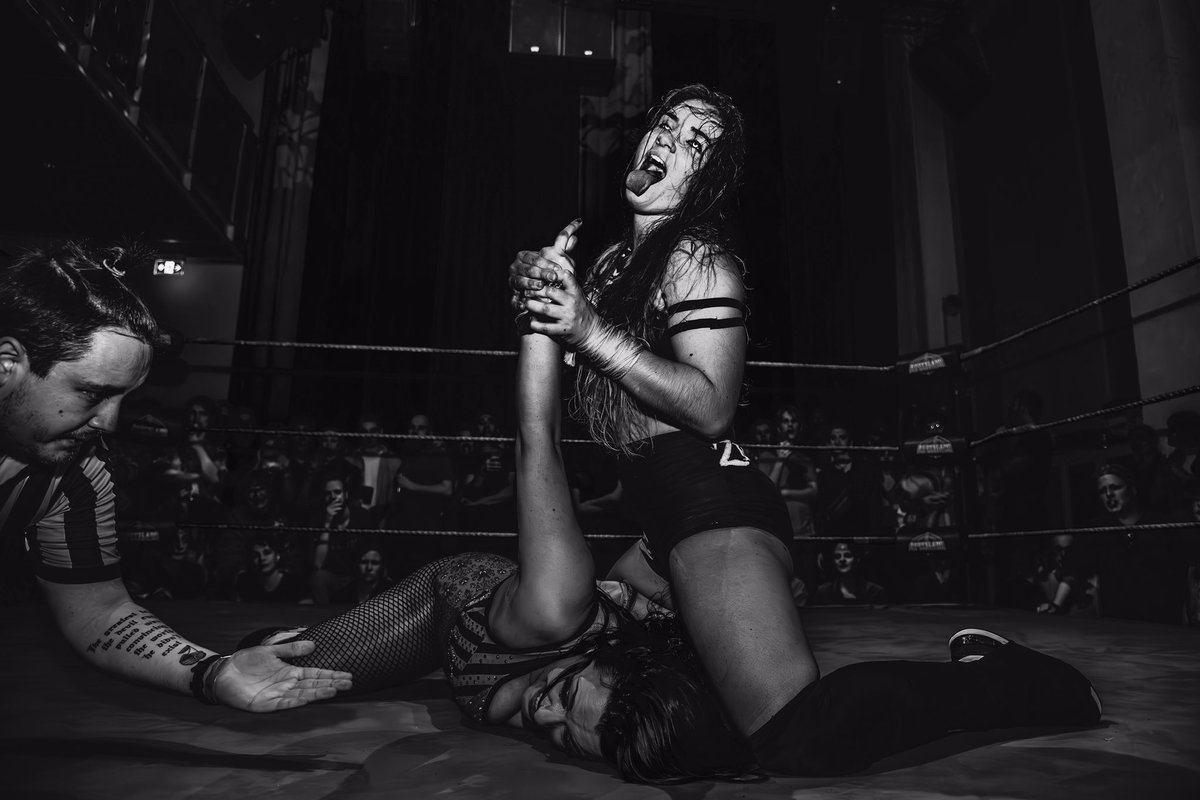 H•arm•omies to my ears

📍: @BodyslamProWres 
📷 : @gaia_photo 

#ProWrestling #ProWrestler #Wrestling #Wrestler #Bodyslam #BodyslamWrestling #BlackAndWhite #BlackOrWhite #WhiteAndBlack #Black #White #Zero