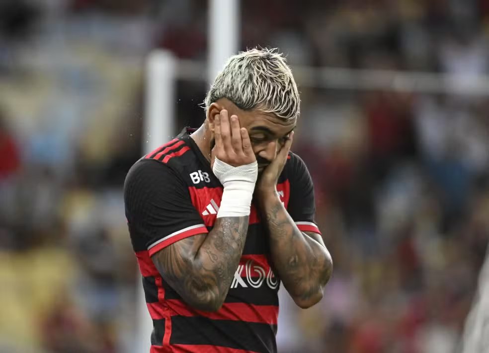 fla_infos's tweet photo. 🚨| URGENTE:

Gabigol é supenso do futebol por 2 anos por tentativa de fraude em exame antidoping.

A pena começa a valer a partir de abril. Cabe recurso.

(Via @geglobo | @soyyleticia) https://t.co/iIbGszNRZs