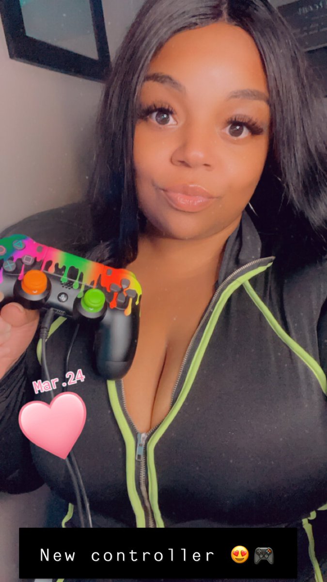 ItsLishBishh's tweet photo. Where’s all my gamers at? Follow my fb gaming page https://t.co/9SOmX0Mv0W and my twitch therealprettygang https://t.co/Sh0pVMCxPF