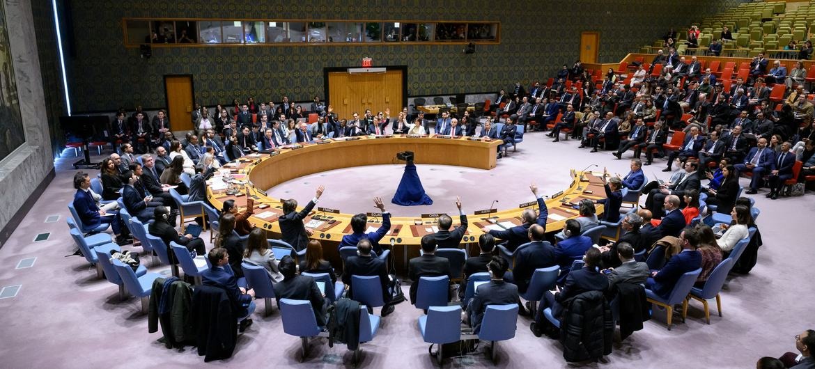 Consejo de Seguridad de <a href="/ONU_es/">Naciones Unidas</a> aprobó resolución que exige cese al fuego en Gaza por el mes del Ramadán.

EEUU fue el único país que no la apoyó, a pesar de que texto no demanda cese permanente al fuego, lo que #Cuba considera urgente.