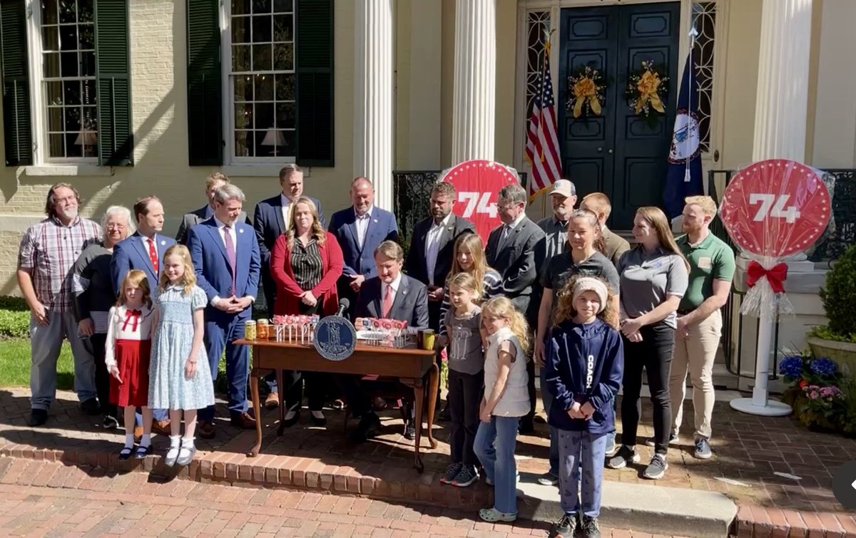 Congratulations Delegate @NickJFreitas on Governor @GlennYoungkin signing your HB759 to ease regulations on food production small businesses! Happy to support this and hope we continue to expand on this. 🥒 🧁 🍭