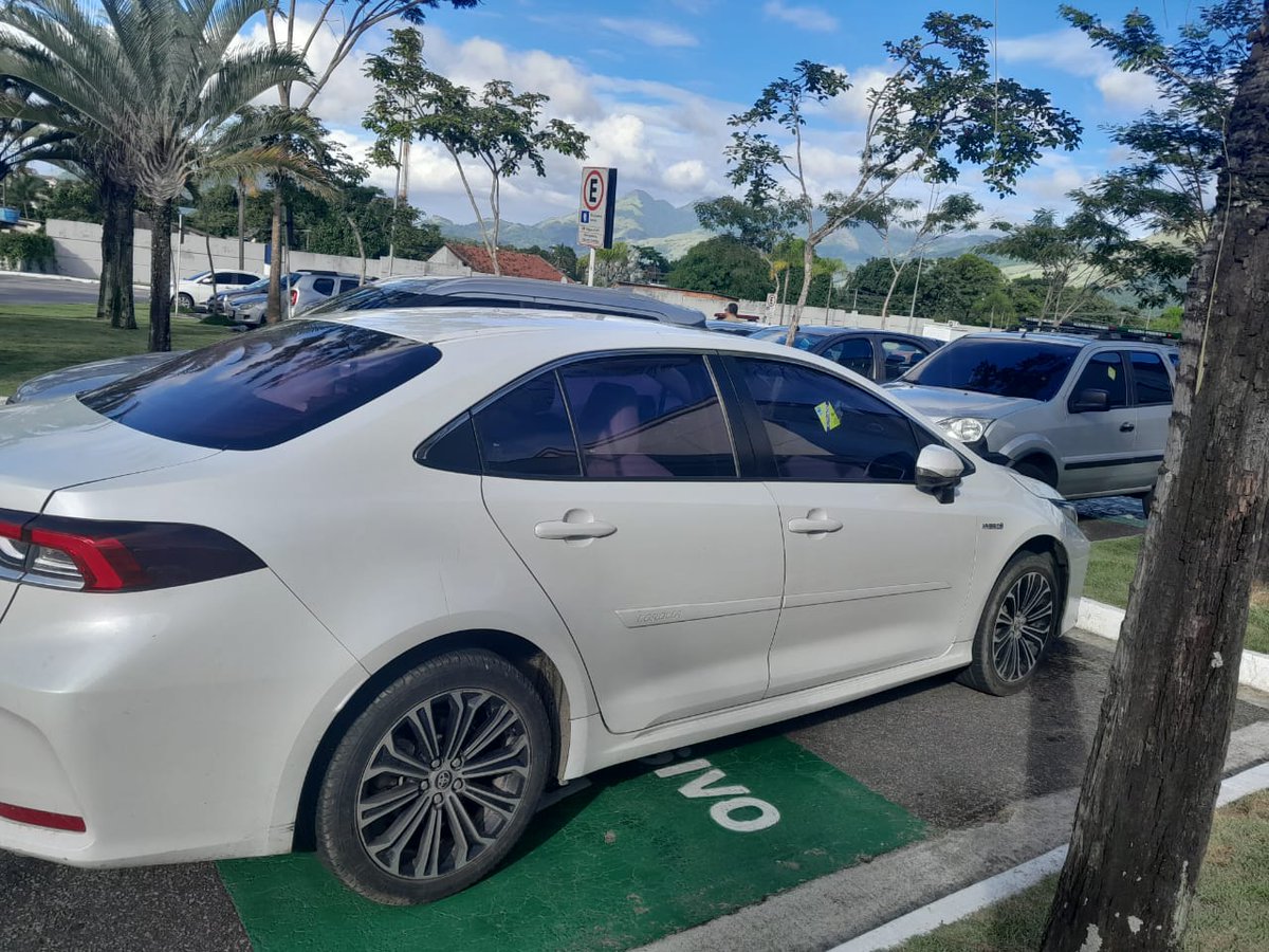 GMRio's tweet image. Fiscalização das vagas especiais (#Idosos e #PessoasComDeficiência) em shopping de #CampoGrande 👉#EviteMultas 📷#Respeite