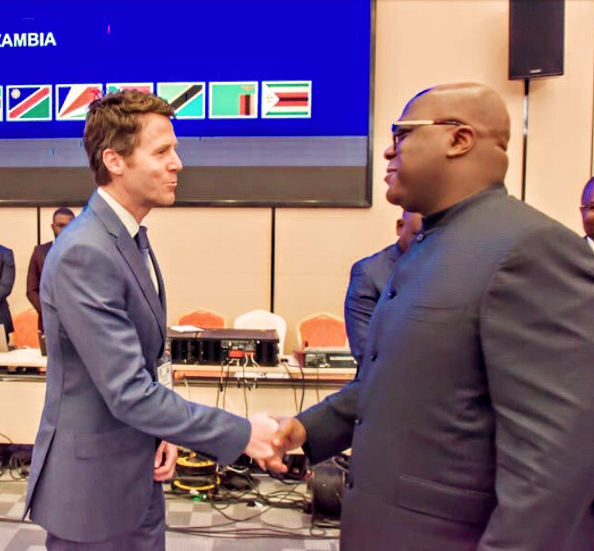 Pleased to meet again with #DRC President Tshisekedi during his recent visit to #Lusaka for the SADC Summit. Recalled my meetings with him as then-opposition party leader & latterly Head of State, during my 2016-2019 posting in #Kinshasa. @Presidence_RDC @UKinDRC