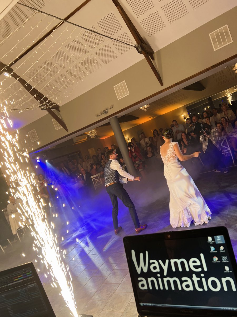 WaymelAnimation's tweet photo. Le Premier MARIAGE 2024 au SALON DE LA PRAIRIE à Steenwerck ! L'Ouverture du Bal !
Matériel Son = #WaymelAnimation @WaymelAnimation
Animateur DJ = #LoLoWaymel
#Mariage #Wedding #LaFlandre #LesFlandres #Steenwerck #SalonDeLaPrairie #Fiesta #OuvertureDuBal #Bal #DébutDeSoirée https://t.co/MahdXk1KNT