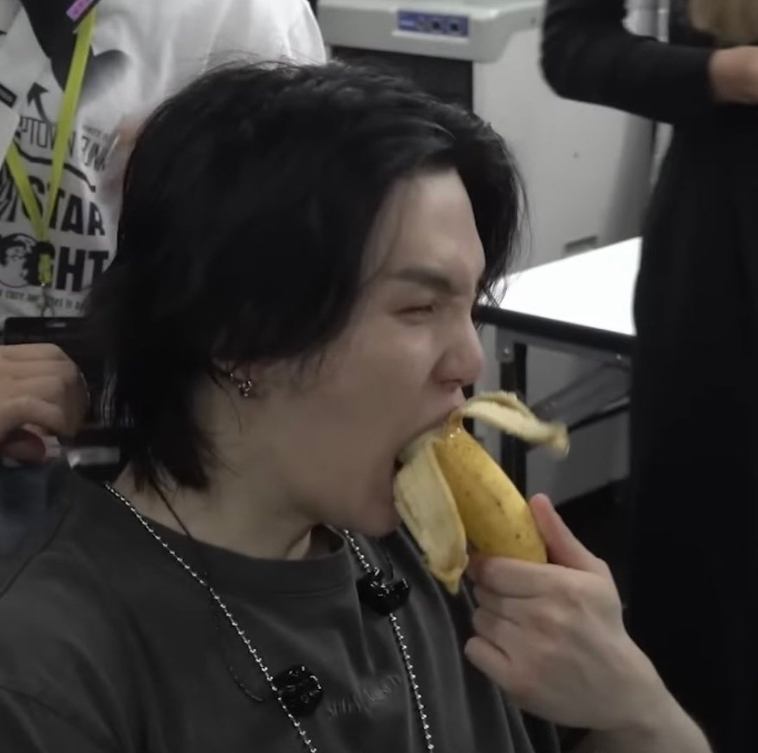 dailyoonccoon's tweet photo. chomp chomp https://t.co/ss2aMXwoGe