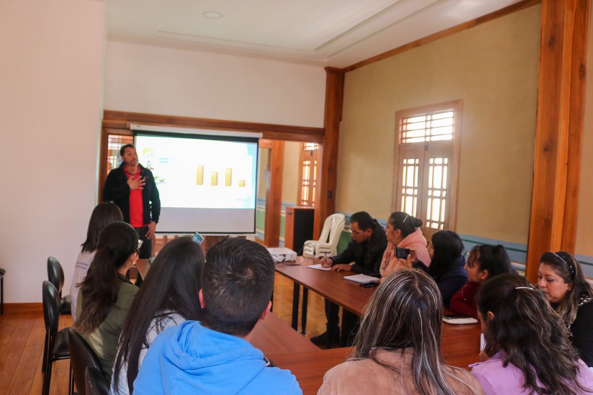 emmaipc's tweet photo. #Emmaipc ♻️🌎
La Emmaipc-ep realizó charla sobre la Gestión Integral de los desechos sólidos a personal de #CNH del #MIES. https://t.co/V2iWoGQJeS