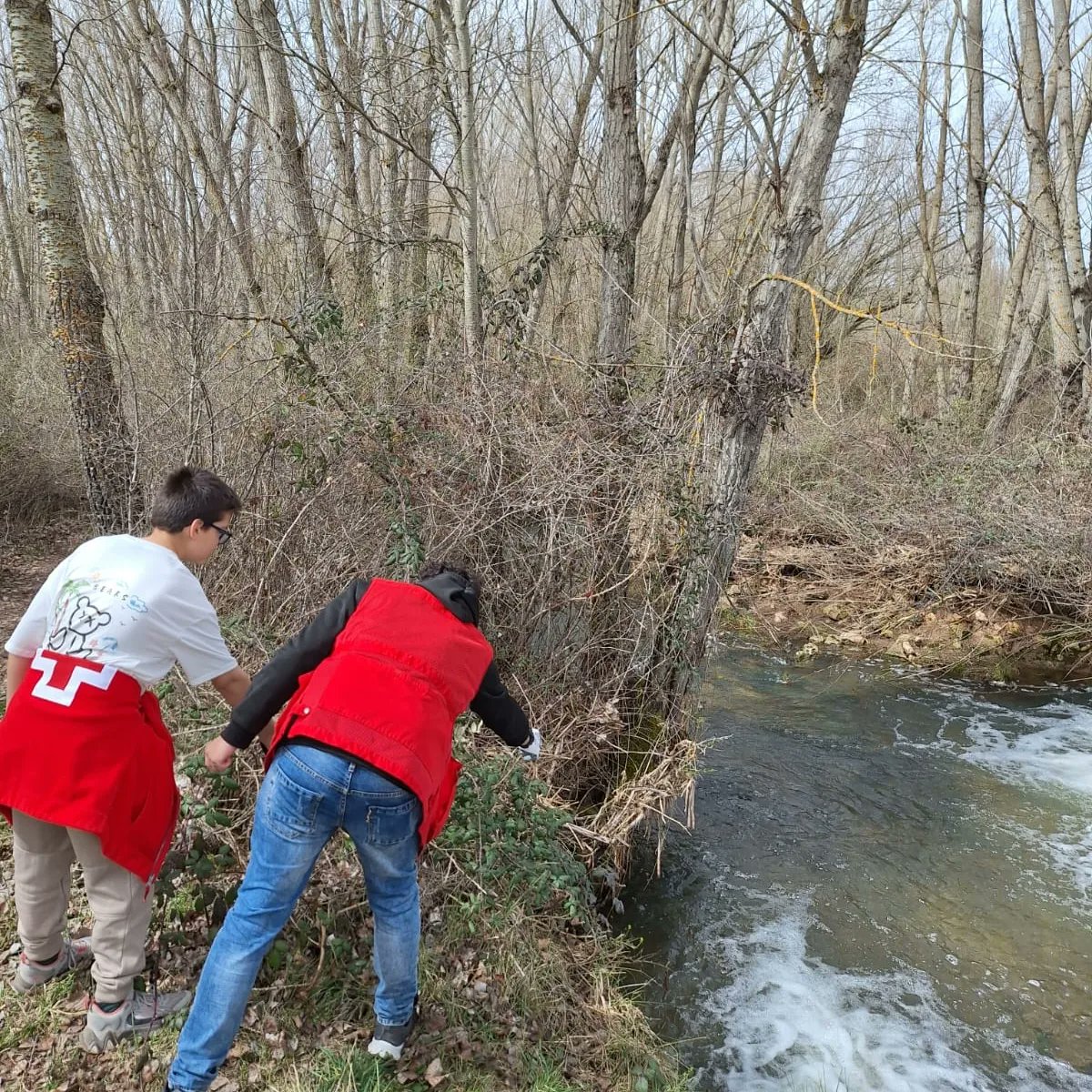 CruzRojaGuada's tweet image. El pasado 23 de marzo estuvimos en Abánades haciendo una actividad del Proyecto LIBERA, alianza ECOEMBES con SEO BIRDLIFE con la campaña #libera1m2 por los Ríos, donde haremos una recogida y muestreo de #basuraleza .

#proyectolibera