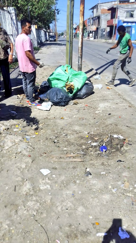 SecServiciosPub's tweet image. 🚛🌿 Recolección de montículos de basura y ramas en Lamadrid y Budge. Contribuyamos juntos a mantener nuestras calles más limpias.💪🏻

@fotermin @martinchoren_
@JulioCRiquelme2 @gabrielgagolmz Julio Chamorro @MarielaGomez_M

#Lamadrid #Budge #LomasEsEnEquipo