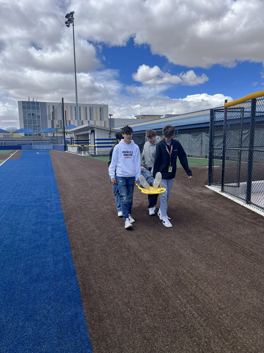 Spine boarding in Sports Medicine I. Prone ➡️Supine. <a href="/EastwoodHQ/">Eastwood High School</a> 💛💙⚕️NATA2024 From head to toe.