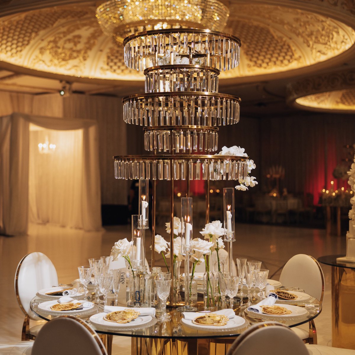 TemsDelight's tweet photo. The timeless beauty of statement centrepieces and breathtaking hues✨

Planner: @TemsDelight 
📸: https://t.co/xcL5l5bp3z

#temsdlightevents #luxuryweddings #weddings #weddingdetails #weddingdecor #atl #torontoweddingplanner #florals #weddingdecor #destination https://t.co/oy7B5PxjGd