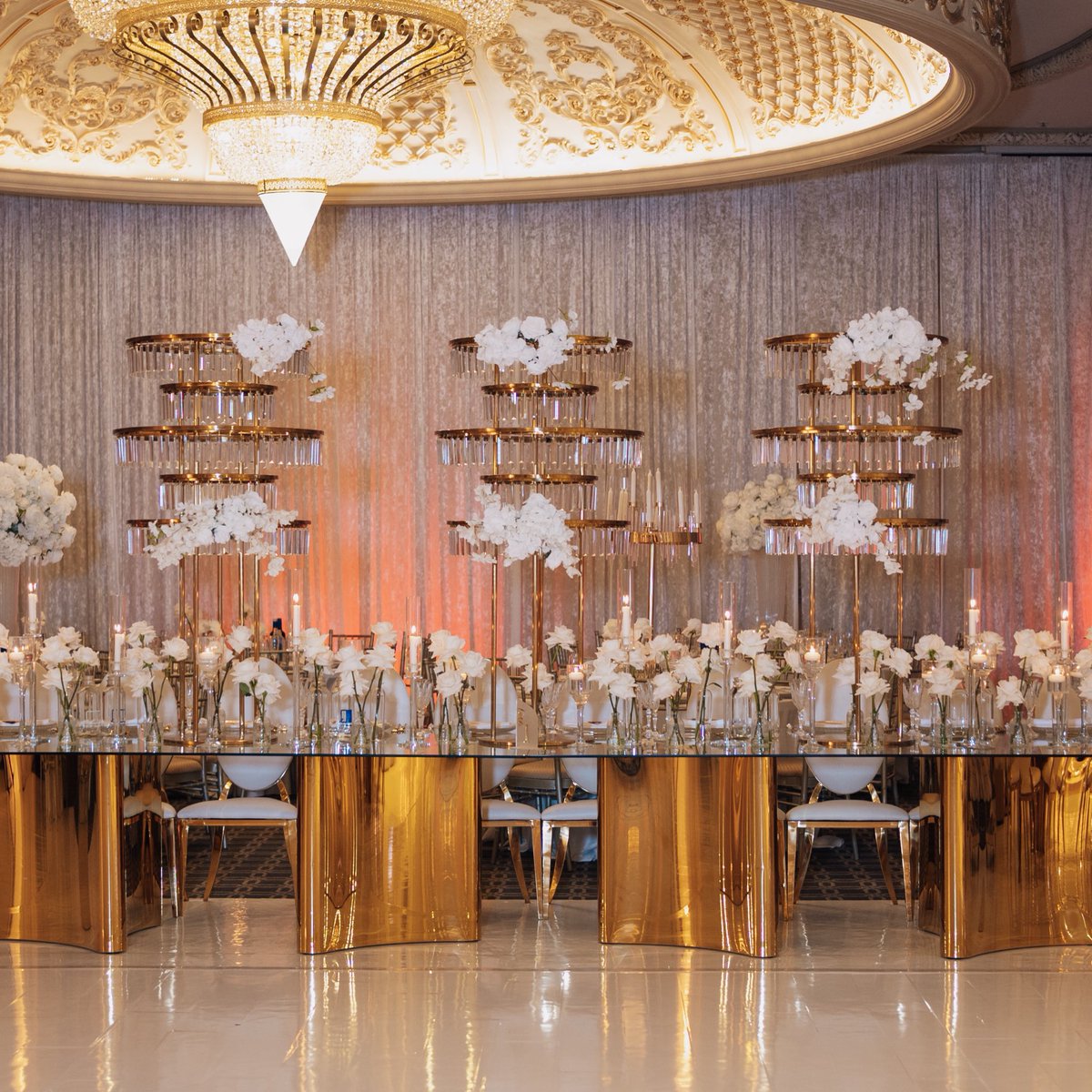 TemsDelight's tweet photo. The timeless beauty of statement centrepieces and breathtaking hues✨

Planner: @TemsDelight 
📸: https://t.co/xcL5l5bp3z

#temsdlightevents #luxuryweddings #weddings #weddingdetails #weddingdecor #atl #torontoweddingplanner #florals #weddingdecor #destination https://t.co/oy7B5PxjGd