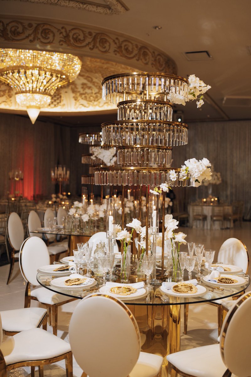TemsDelight's tweet photo. The timeless beauty of statement centrepieces and breathtaking hues✨

Planner: @TemsDelight 
📸: https://t.co/xcL5l5bp3z

#temsdlightevents #luxuryweddings #weddings #weddingdetails #weddingdecor #atl #torontoweddingplanner #florals #weddingdecor #destination https://t.co/oy7B5PxjGd
