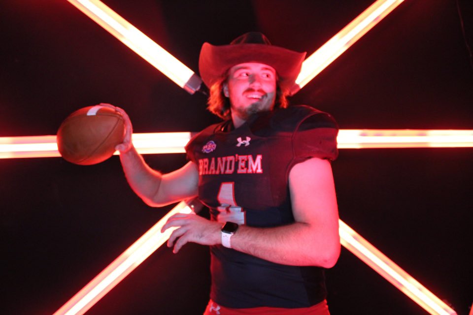 luke gombert🏹 tweet media