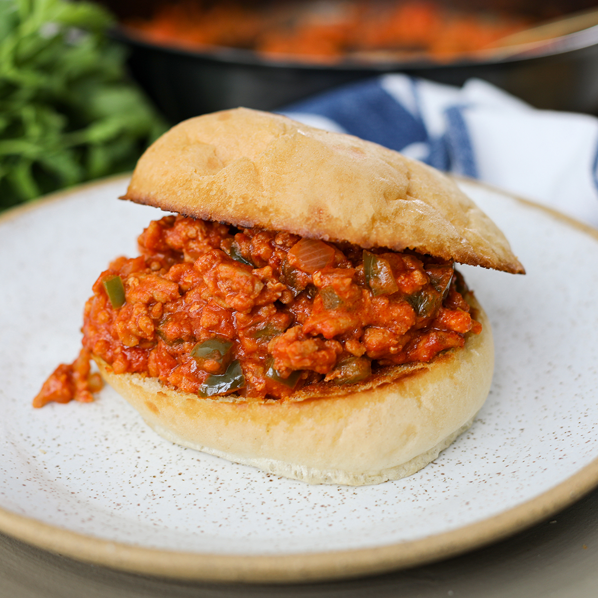 SmartChicken's tweet image. New Recipe: We've put our own spin on the classic sloppy joe with Smart Chicken ground chicken; making it a healthy and flavorful choice. Get the full recipe here: smartchicken.com/.../3/14/chick…