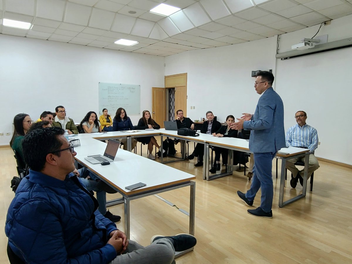 #EpicentroDeInnovación | 🚀 ¡En marcha hacia la innovación! 🚀 Carlos Barros, en el ciclo de formación 'Ruta I+D+i' del Epicentro de Innovación de la <a href="/udecuenca/">UCuenca</a>, compartió valiosas lecciones sobre innovación y liderazgo empresarial.
👉bit.ly/3TQJFjm
