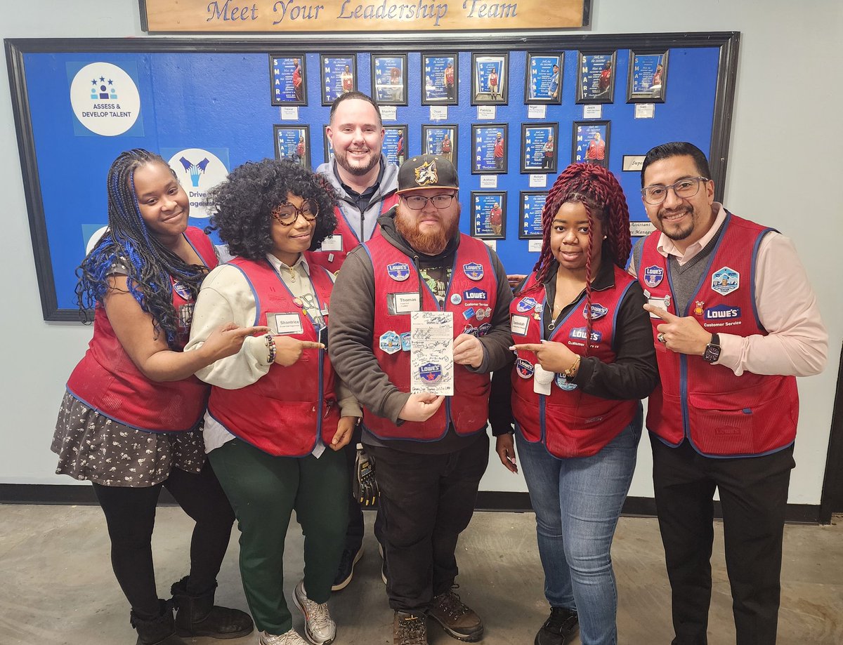 Shout out to Thomas, our garden cashier, and Dean, our building materials department supervisor! 
Thank you for your SMART service!!
#elite #Mondayrecognition
#Hungrytowin #smartservice
<a href="/Javi3rD/">Javier Dominguez</a> <a href="/SamCharles07/">Sam Charles</a> <a href="/GeorgeArias_HR/">George Arias</a> <a href="/SedeekahP/">Sedeekah Pinnock</a> <a href="/baptiste565/">jerry jean-baptiste</a> <a href="/StevenS91227473/">Steven Sanchez</a>