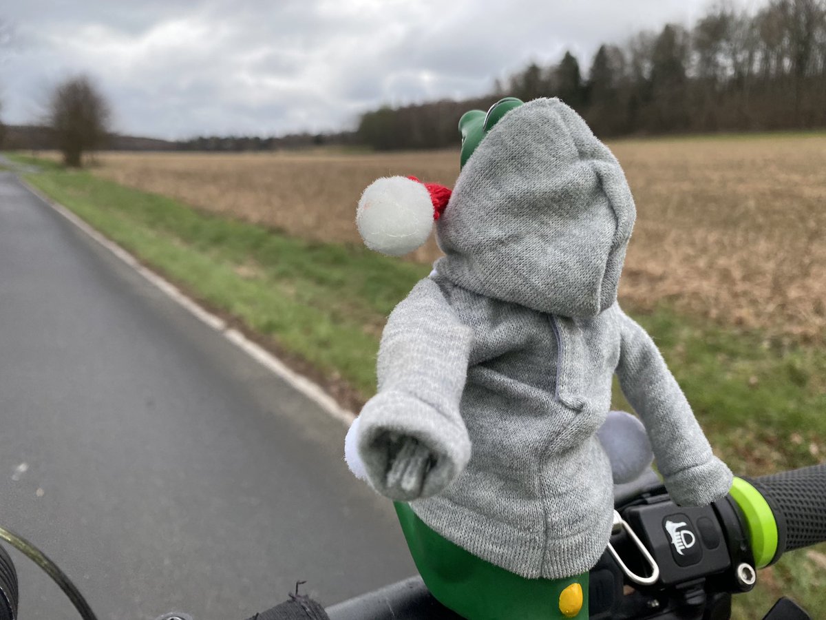Azetbur's tweet photo. #mdrza war es ordentlich windig. #kleinerDino hat mit den Ärmchen geflattert als wäre er ein #entchen. #mdrnh kam dann sogar die Sonne raus. #pmdfis https://t.co/4XqoVZnLiI