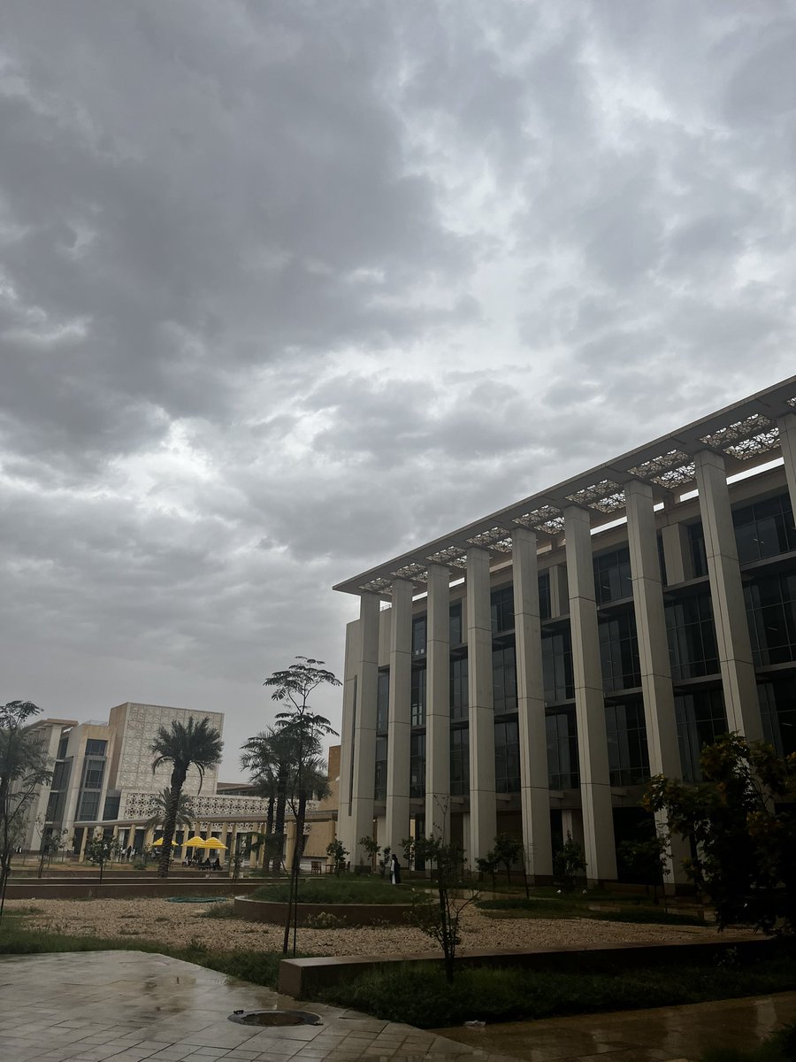 Lobars19's tweet photo. Rainy days in Saudi https://t.co/cnw6it0Wxu