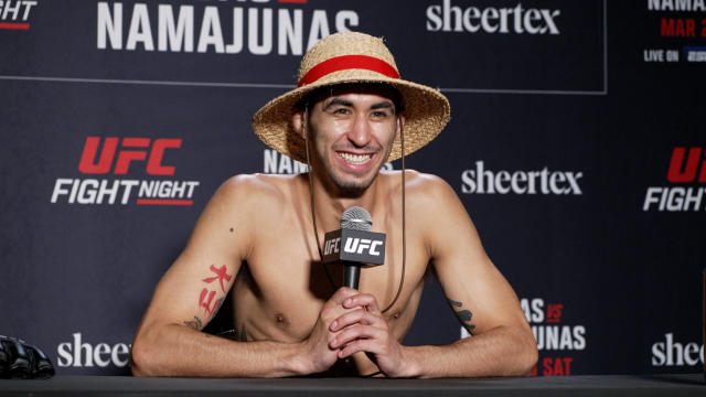sammy_here_'s tweet photo. Mexican UFC player padilla played the finals wearing luffy's strawhat entire time won the match and did the second gear pose ! https://t.co/1wFlrbBlmh