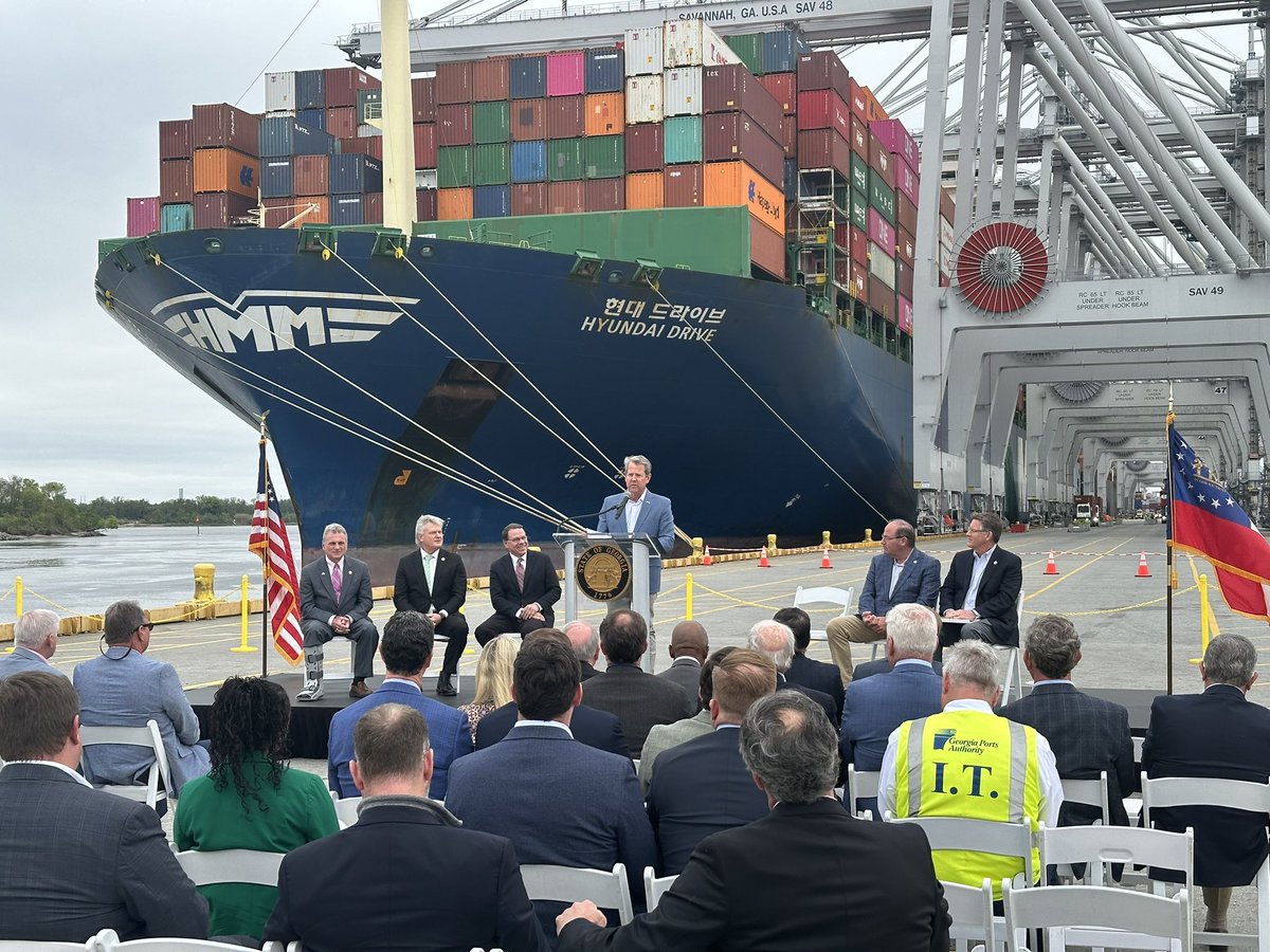 HAPPENING NOW: @GovKemp and @GAFirstLady are hosting Chairman @RepSamGraves, @RepBuddyCarter, and @RepMikeCollins at the @GaPorts to highlight its vital importance to the economic success of Georgia and every market it touches. #gapol