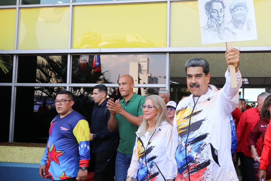#EnVivo 📹 | Nueva Gran Misión para atender a los adultos mayores de Venezuela nacerá en los próximos días, anunció el jefe de Estado @NicolasMaduro 'Gran Misión Abuelos y Abuelas de la Patria para abrazar a los adultos mayores'.